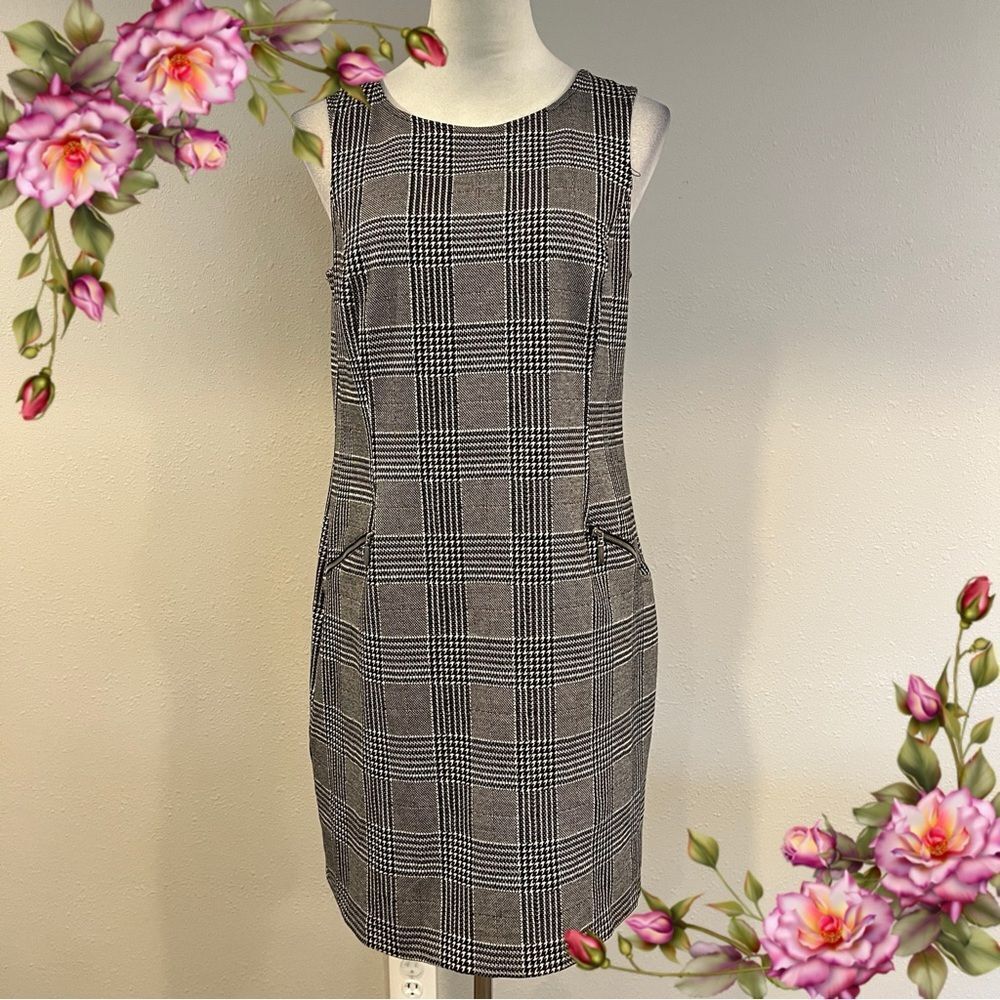 Sleeveless Black and White houndstooth Plaid‎ print knee length Dress